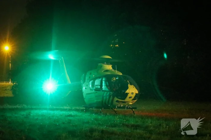 Traumahelikopter landt voor zwaargewond persoon
