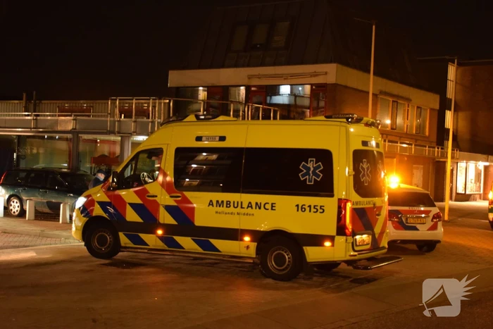 Bestuurder van scootmobiel rijdt tegen paal en raakt gewond