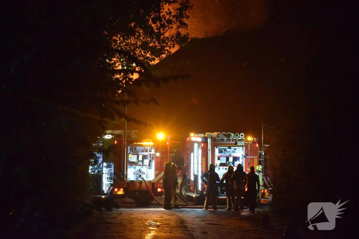 Grote uitslaande brand in loods