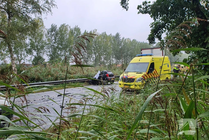 Dode na aanrijding tussen vrachtwagen en personenauto