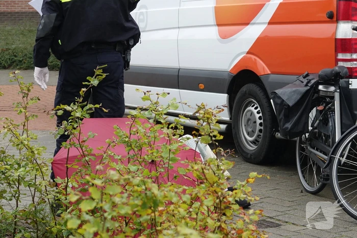 Fietser gewond na botsing met bestelbus