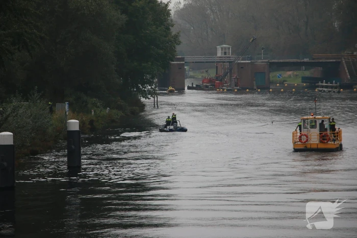 Man door hulpdiensten uit kanaal gehaald