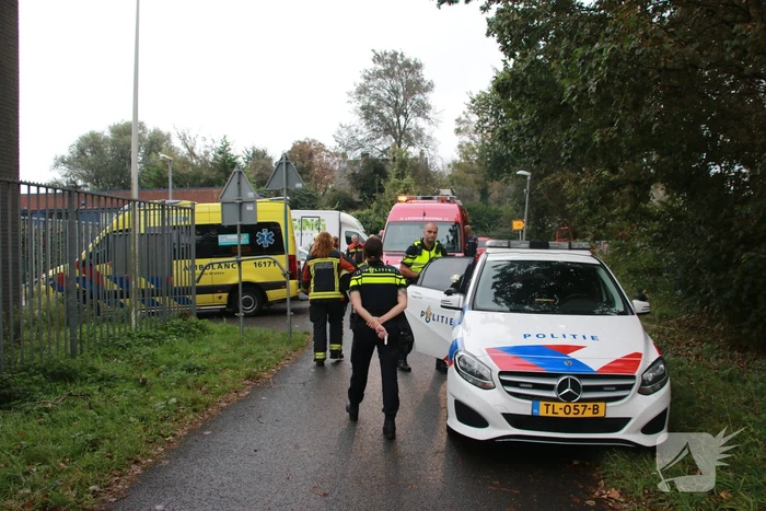 Man door hulpdiensten uit kanaal gehaald