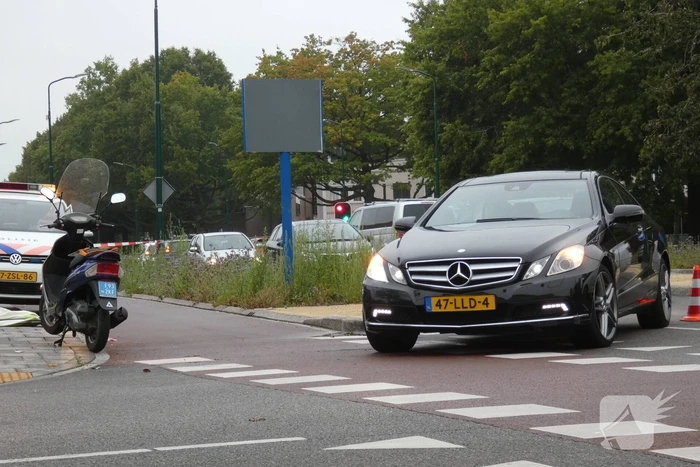 Scooterrijder ernstig gewond bij aanrijding met personenwagen