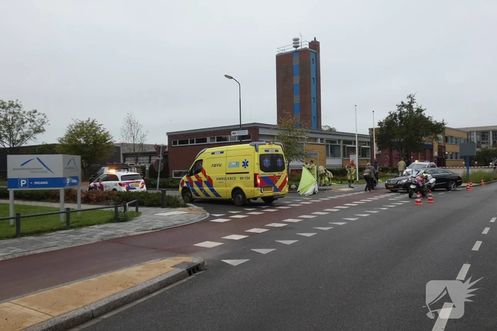Scooterrijder ernstig gewond bij aanrijding met personenwagen