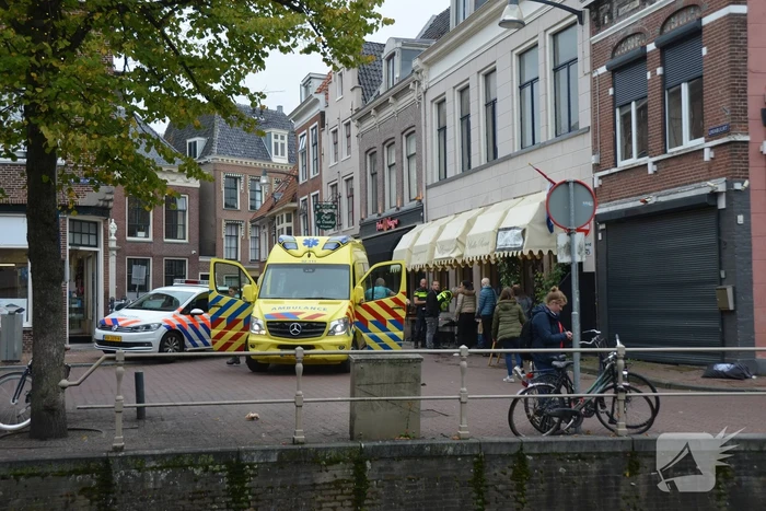 Persoon door omstanders uit het water gehaald