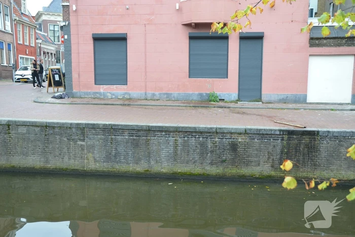 Persoon door omstanders uit het water gehaald