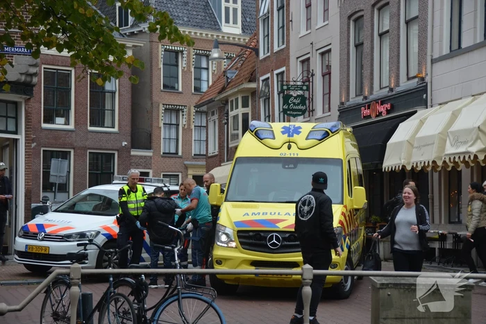 Persoon door omstanders uit het water gehaald