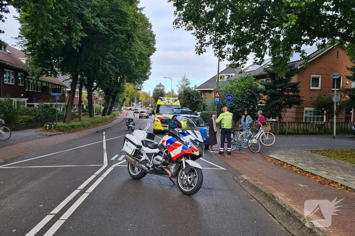 Twee fietsers botsen op elkaar