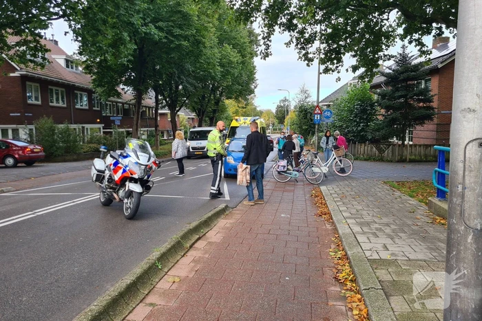 Twee fietsers botsen op elkaar