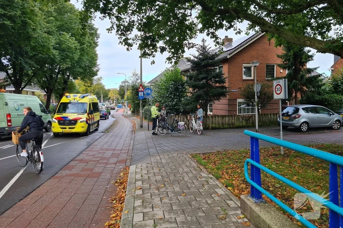 Twee fietsers botsen op elkaar