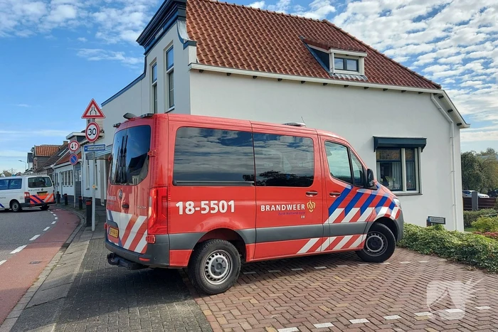 Auto crasht op schuur
