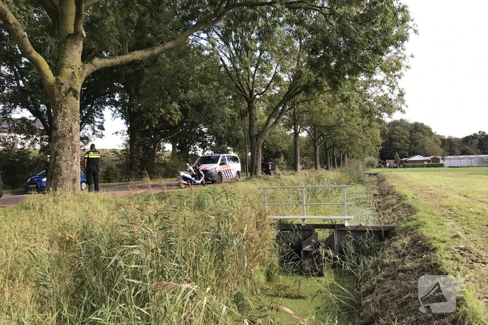 Scooterrijder gaat hard onderuit en raakt gewond