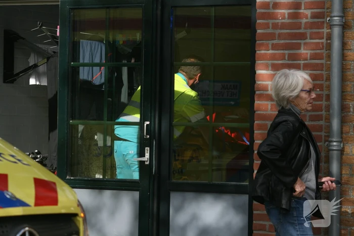Persoon ernstig gewond na val van grote hoogte