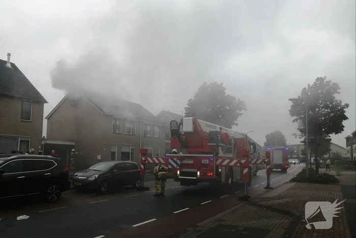 Veel rook bij brand op zolder van woning
