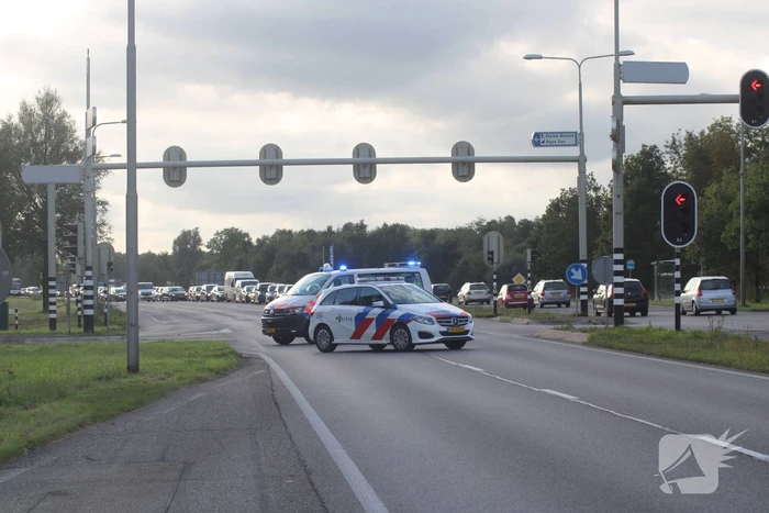 Auto crasht tegen de vangrail op de N355