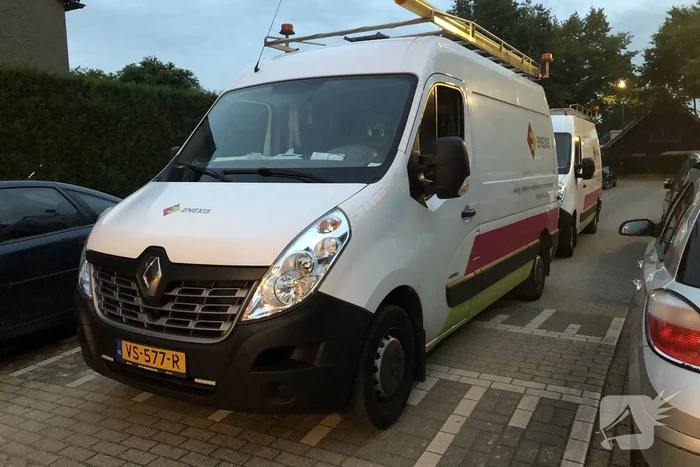 Onderzoek naar gaslucht in opengebroken straat