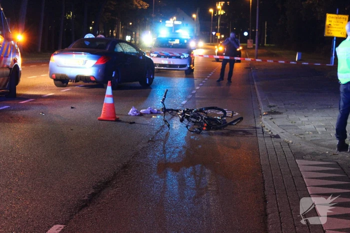Fietser gewond na botsing met auto