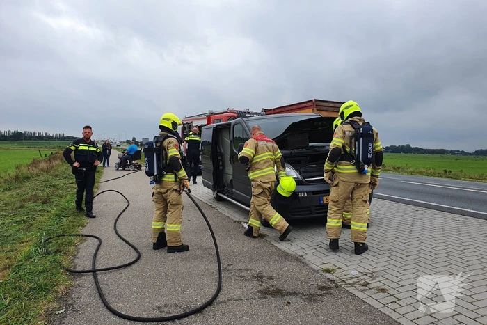 Brand in motorcompartiment bestelbus
