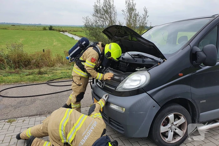 Brand in motorcompartiment bestelbus