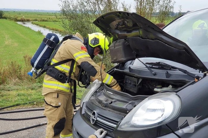 Brand in motorcompartiment bestelbus