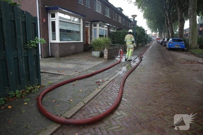 Brand uitgebroken op dak van slooppand