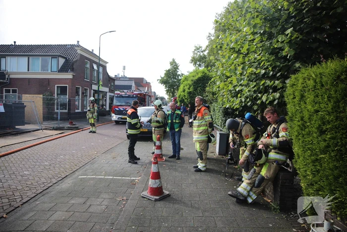 Brand uitgebroken op dak van slooppand