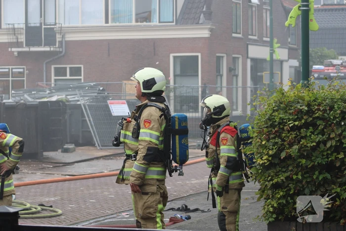 Brand uitgebroken op dak van slooppand