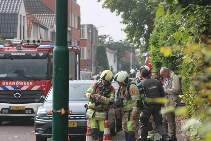 Brand uitgebroken op dak van slooppand
