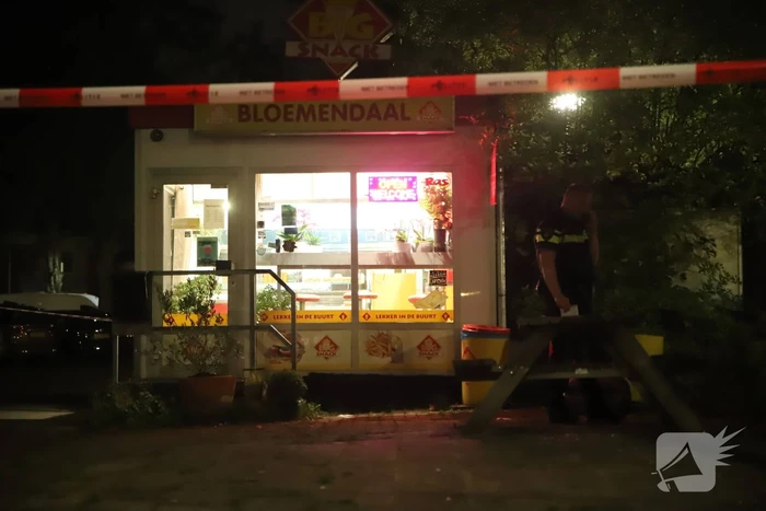 Politie zoekt met man en macht naar overvallers van snackbar