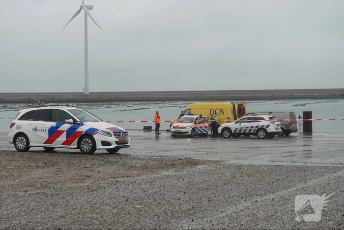 Duikers vinden auto met mogelijk inzittende