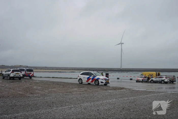 Duikers vinden auto met mogelijk inzittende