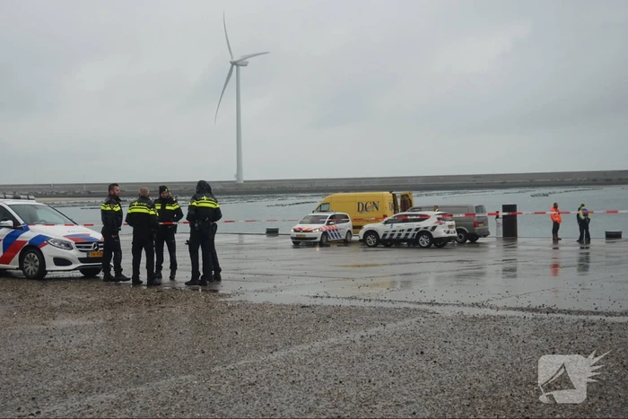 Duikers vinden auto met mogelijk inzittende