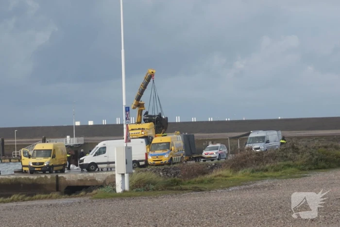 Duikers vinden auto met mogelijk inzittende