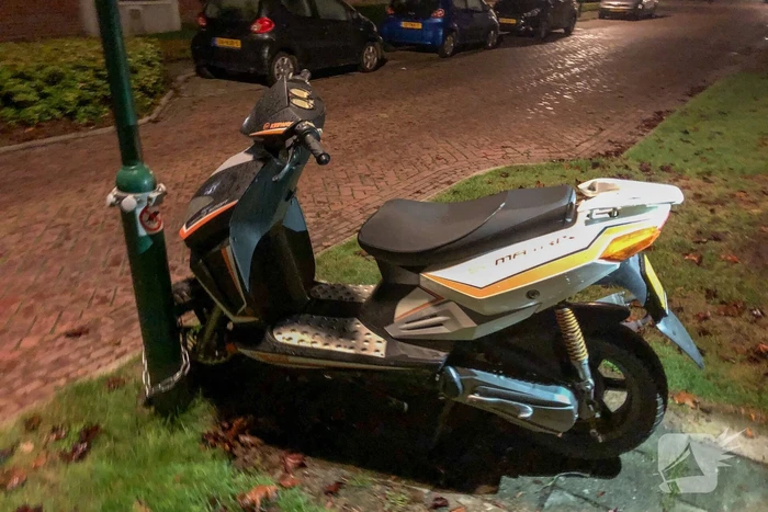 Jongeman zonder rijbewijs gaat er vandoor nadat vrienden vallen