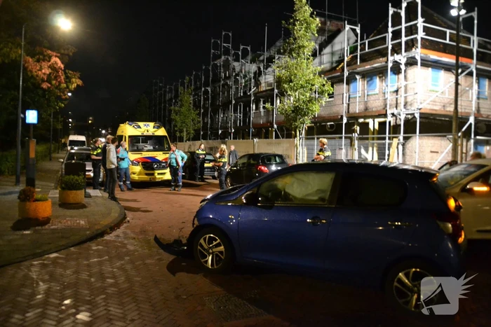 Veel schade na botsing tussen twee auto's