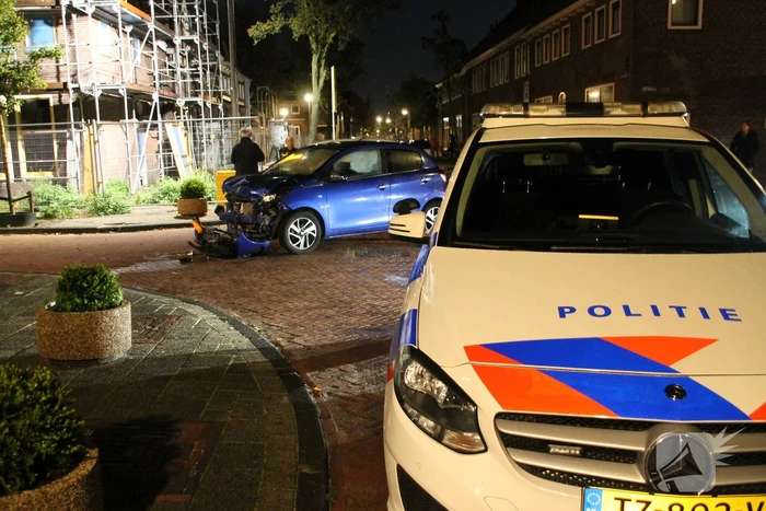 Veel schade na botsing tussen twee auto's