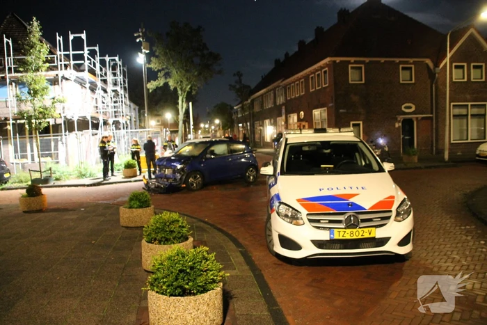 Veel schade na botsing tussen twee auto's