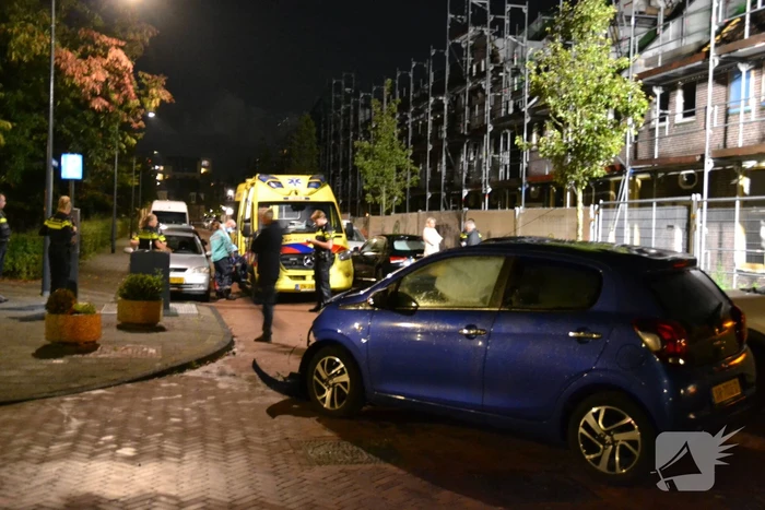 Veel schade na botsing tussen twee auto's