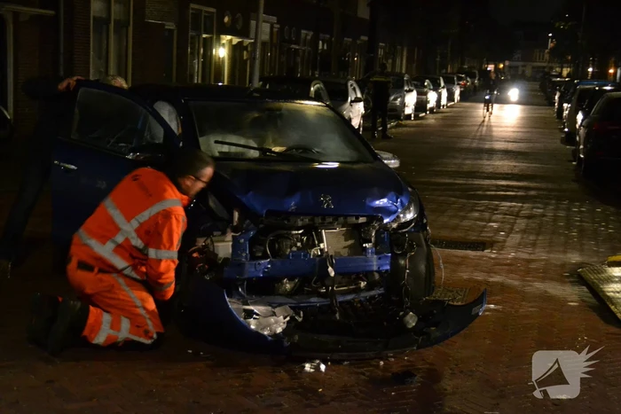 Veel schade na botsing tussen twee auto's