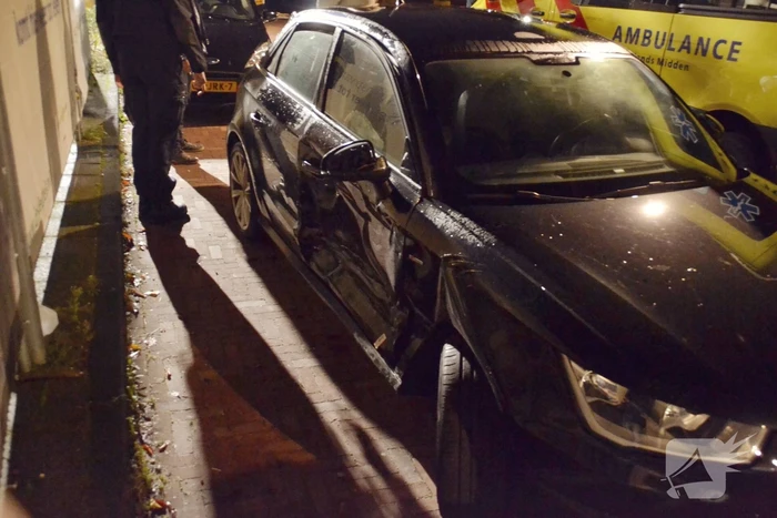 Veel schade na botsing tussen twee auto's