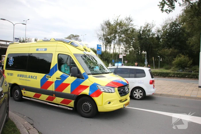 E-bikester gewond na aanrijding met auto