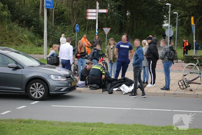 E-bikester gewond na aanrijding met auto