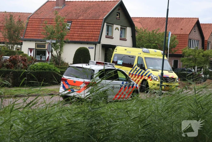 Fietsster gewond na botsing met brommer op fietspad