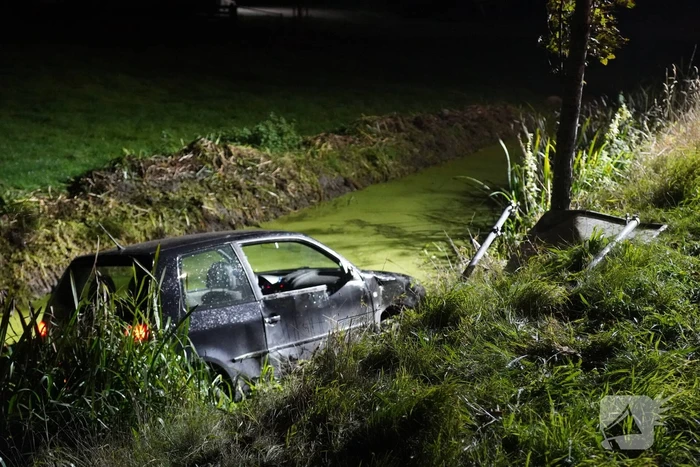 Auto raakt te water, bestuurder aangehouden