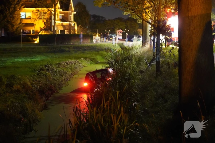 Auto raakt te water, bestuurder aangehouden