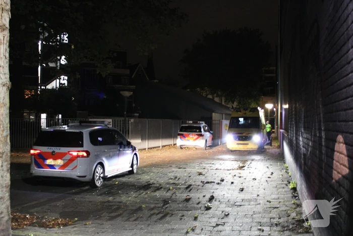 Persoon zwaargewond op straat aangetroffen