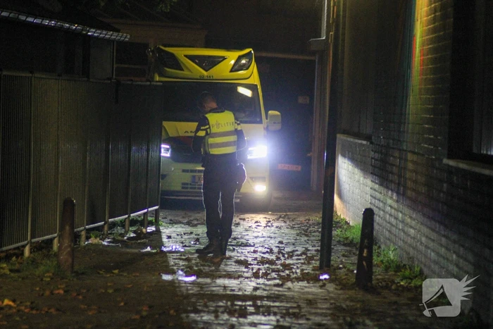 Persoon zwaargewond op straat aangetroffen