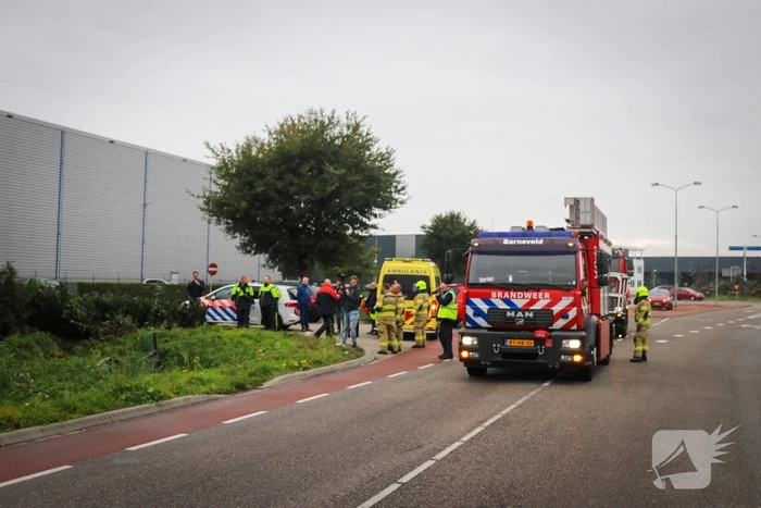 Auto belandt in sloot