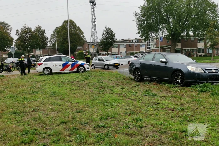 Opzittende scooter gewond na ongeval met auto